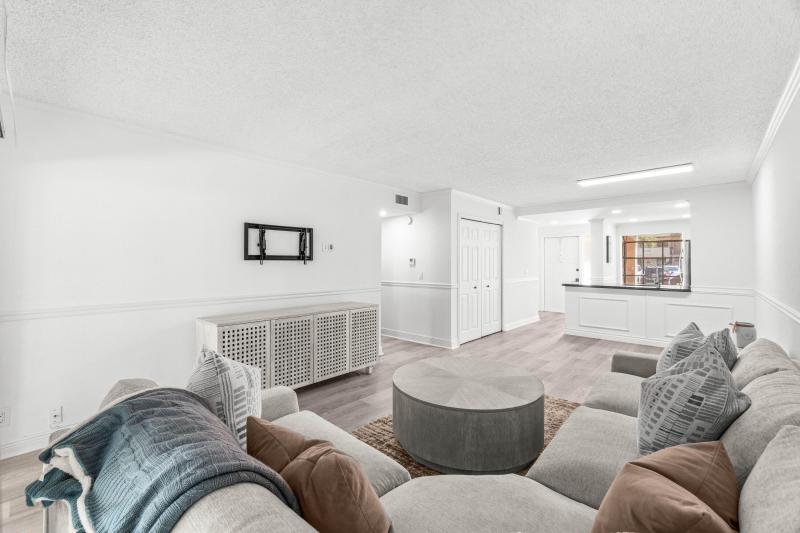  Condo & Townhome Photos