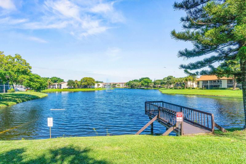  Condo & Townhome Photos