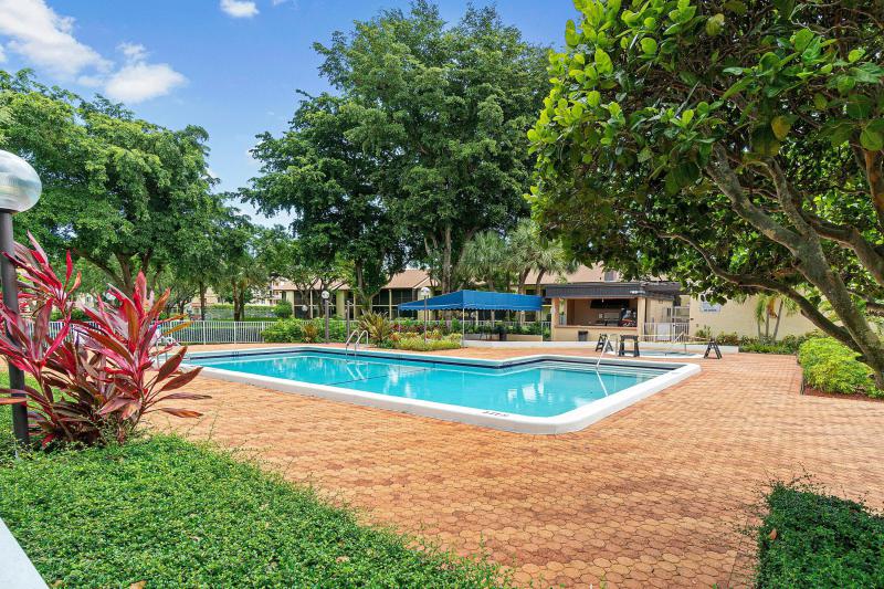  Condo & Townhome Photos