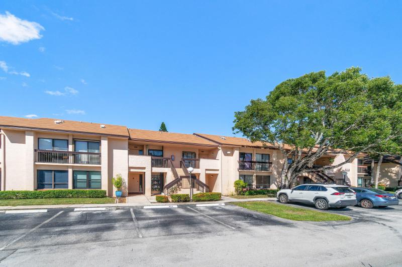  Condo & Townhome Photos