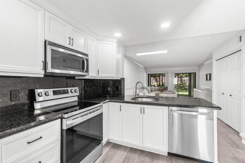  Condo & Townhome Photos