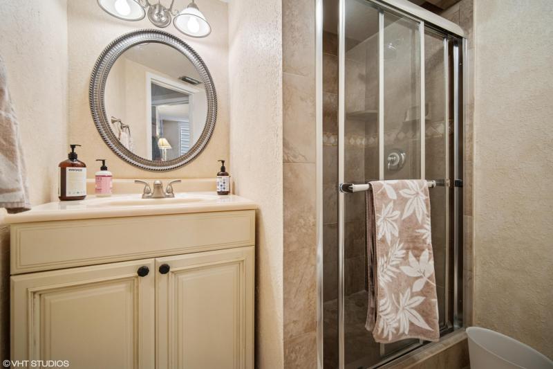  Condo & Townhome Photos