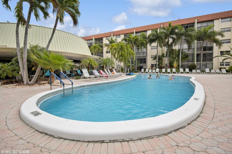  Condo & Townhome Photos