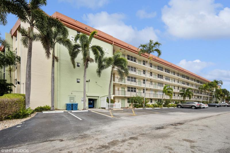  Condo & Townhome Photos