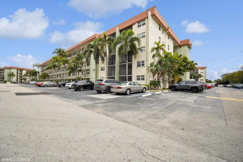  Condo & Townhome Photos