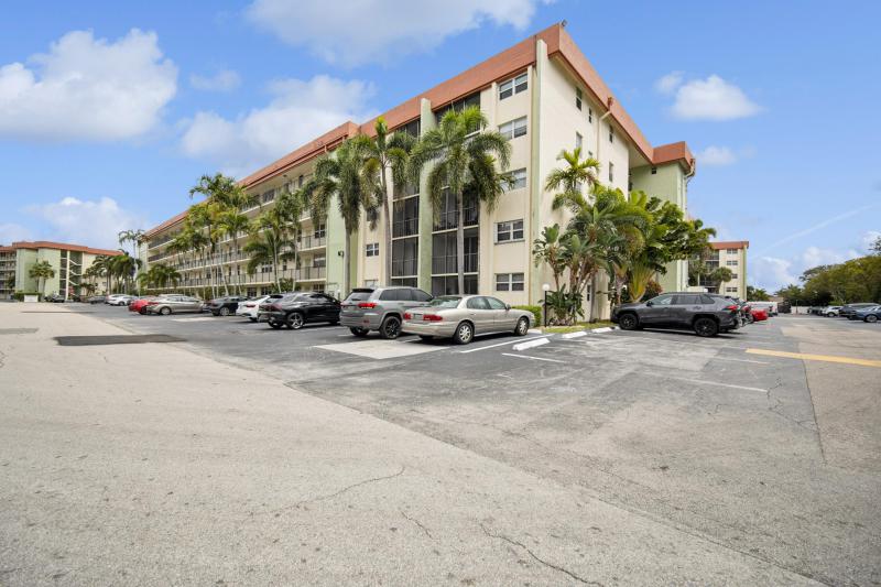  Condo & Townhome Photos