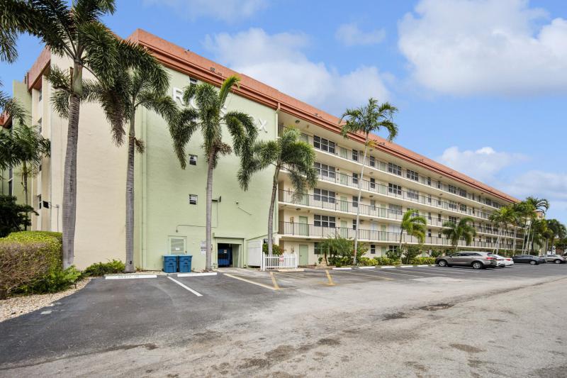  Condo & Townhome Photos
