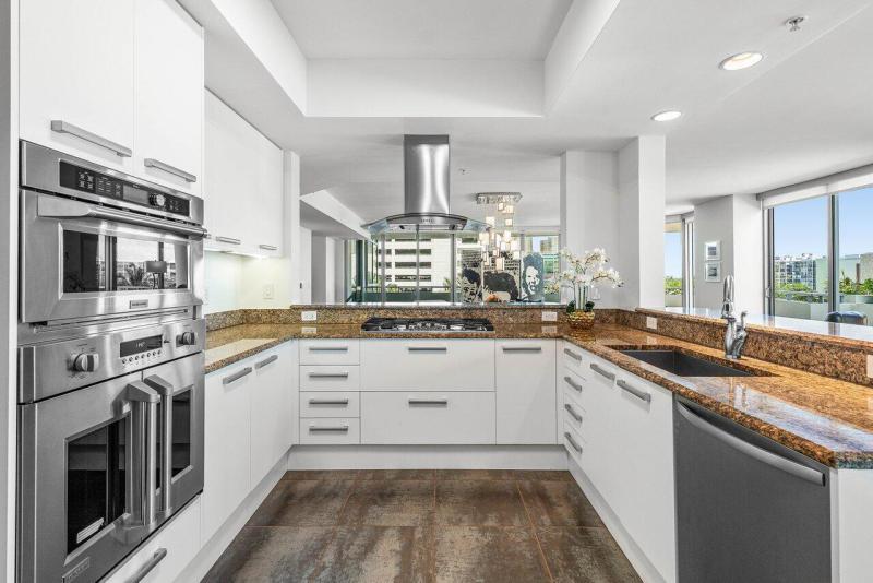  Condo & Townhome Photos