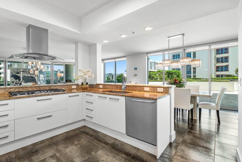  Condo & Townhome Photos