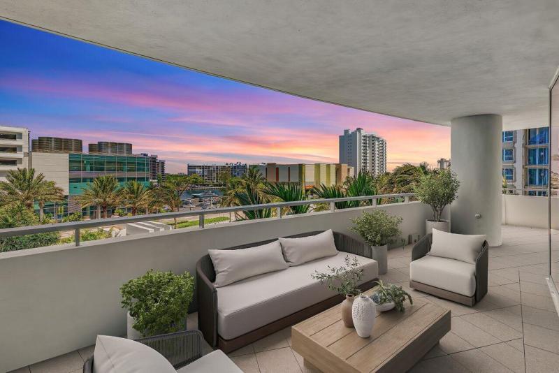  Condo & Townhome Photos