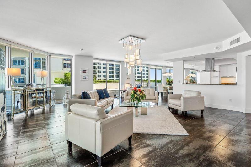  Condo & Townhome Photos