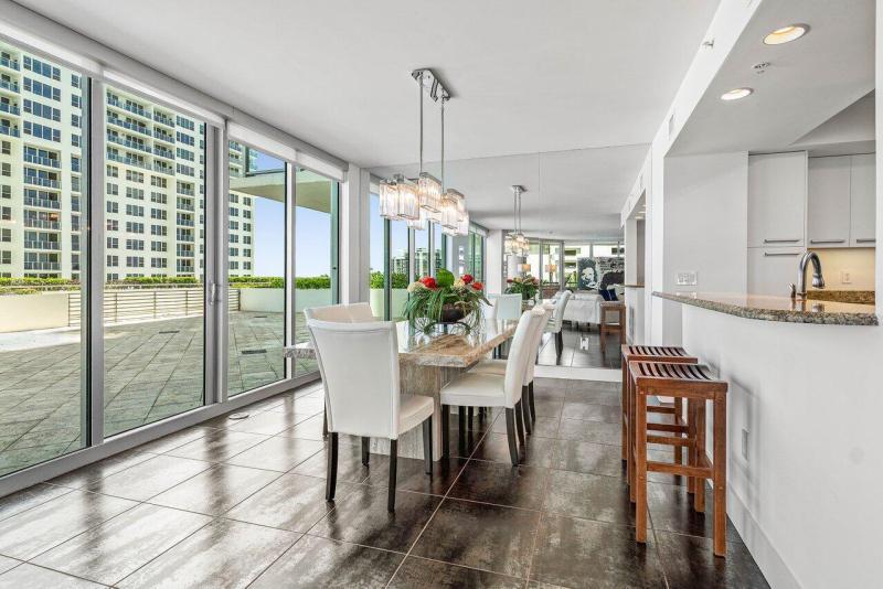  Condo & Townhome Photos
