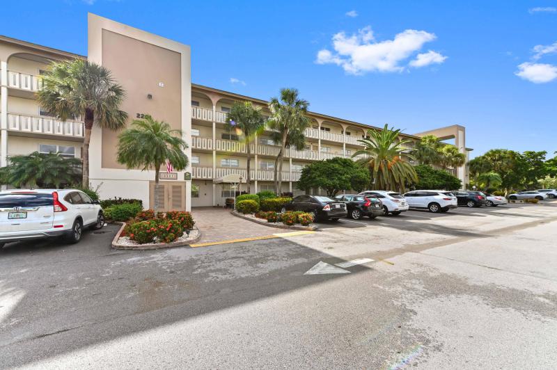  Condo & Townhome Photos
