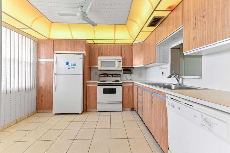  Condo & Townhome Photos