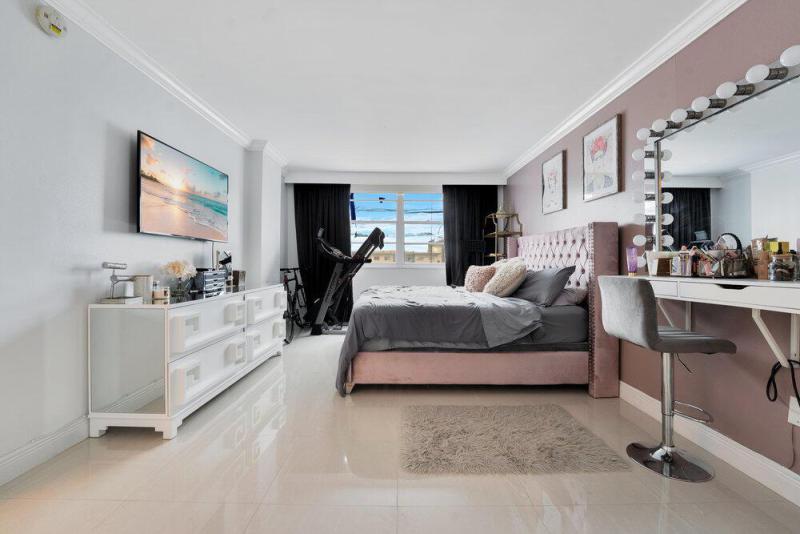  Condo & Townhome Photos