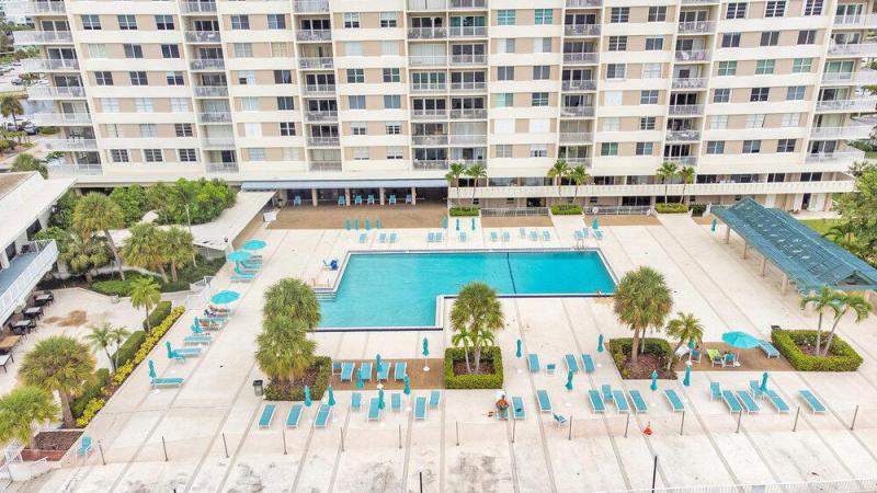  Condo & Townhome Photos