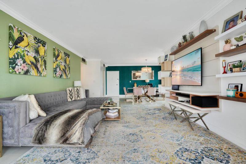  Condo & Townhome Photos