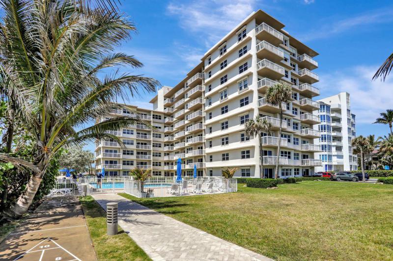  Condo & Townhome Photos