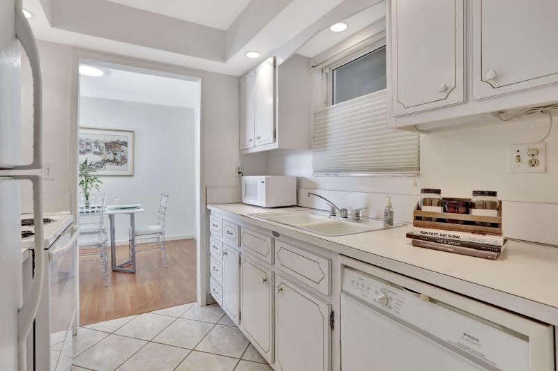  Condo & Townhome Photos