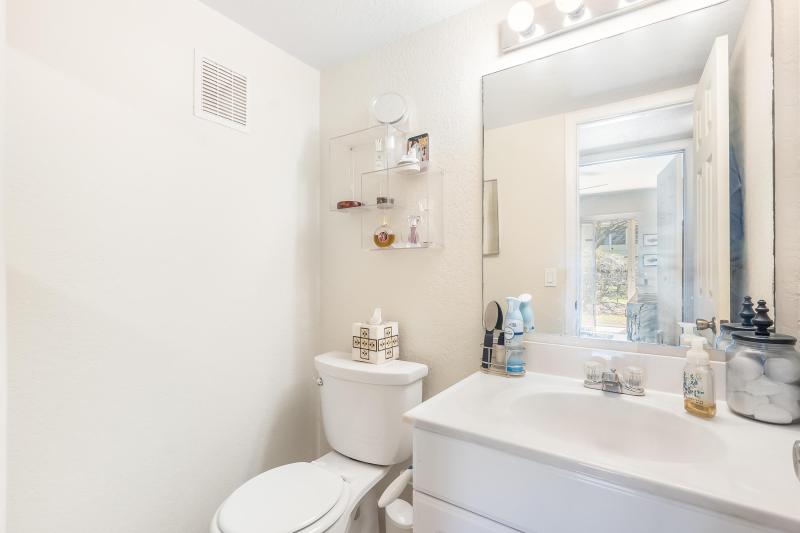  Condo & Townhome Photos