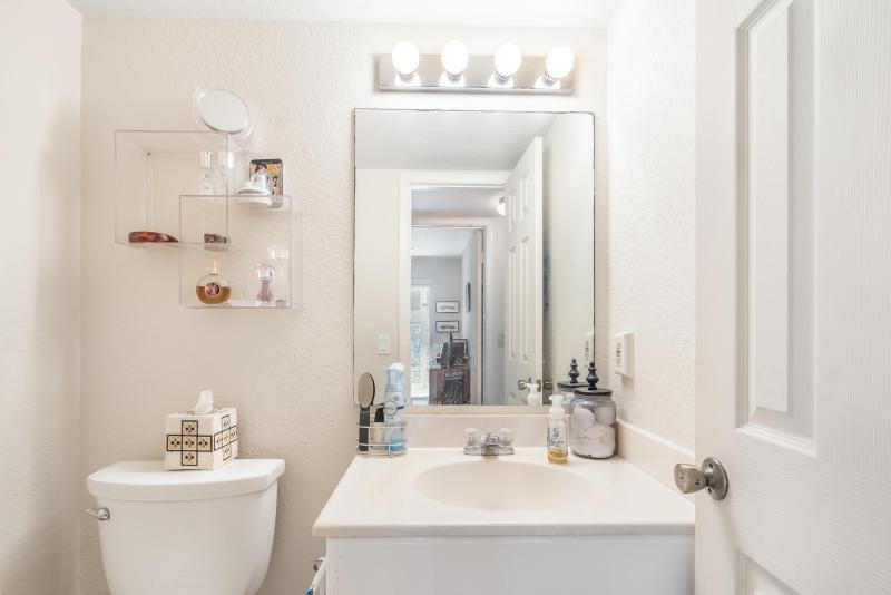  Condo & Townhome Photos