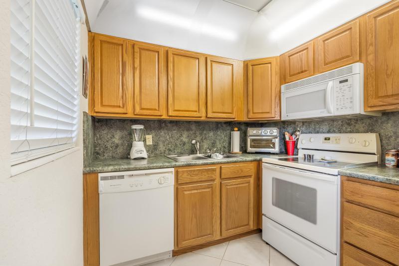  Condo & Townhome Photos