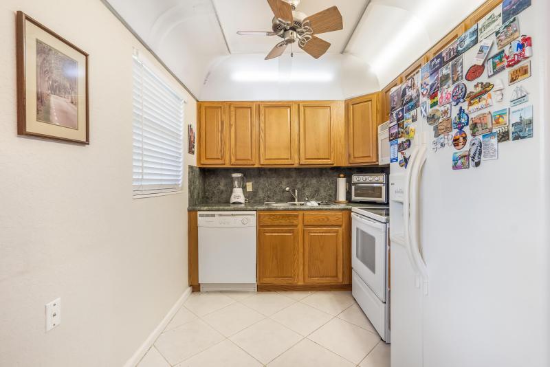  Condo & Townhome Photos