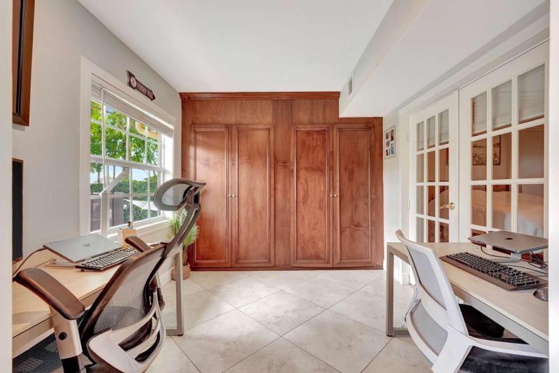  Single Family Homes Photo 10:  Plantation,  FL 33317