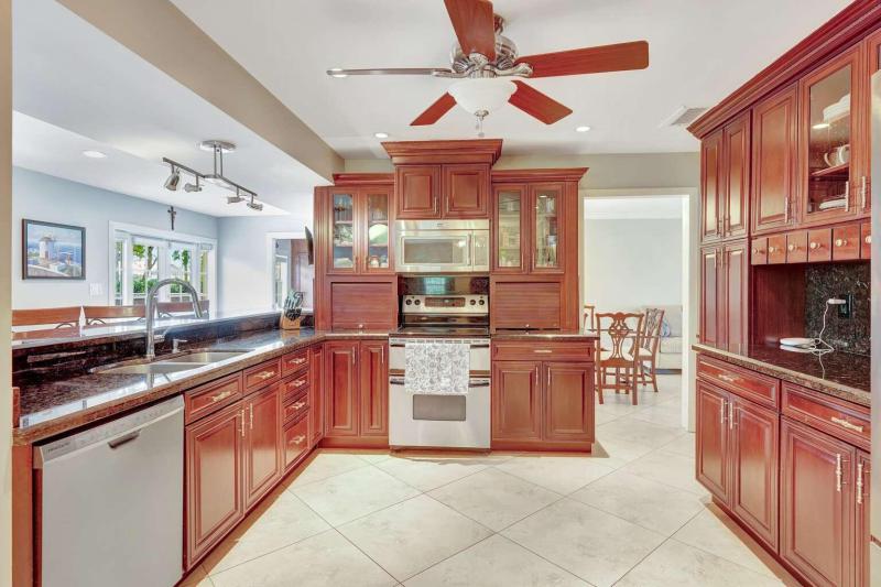  Single Family Homes Photo 15:  Plantation,  FL 33317