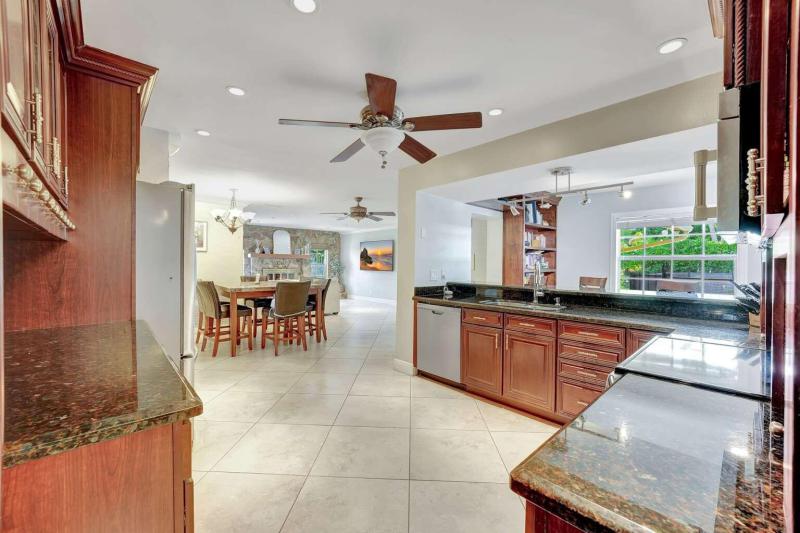  Single Family Homes Photo 16:  Plantation,  FL 33317