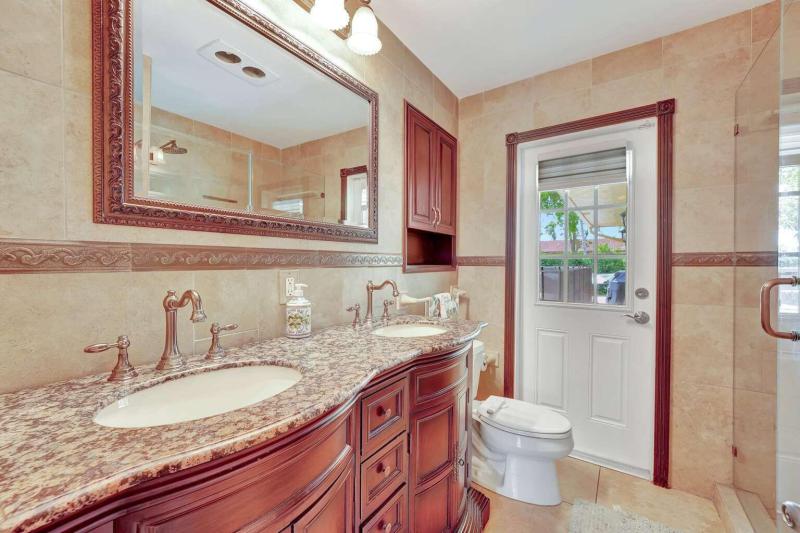  Single Family Homes Photo 20:  Plantation,  FL 33317
