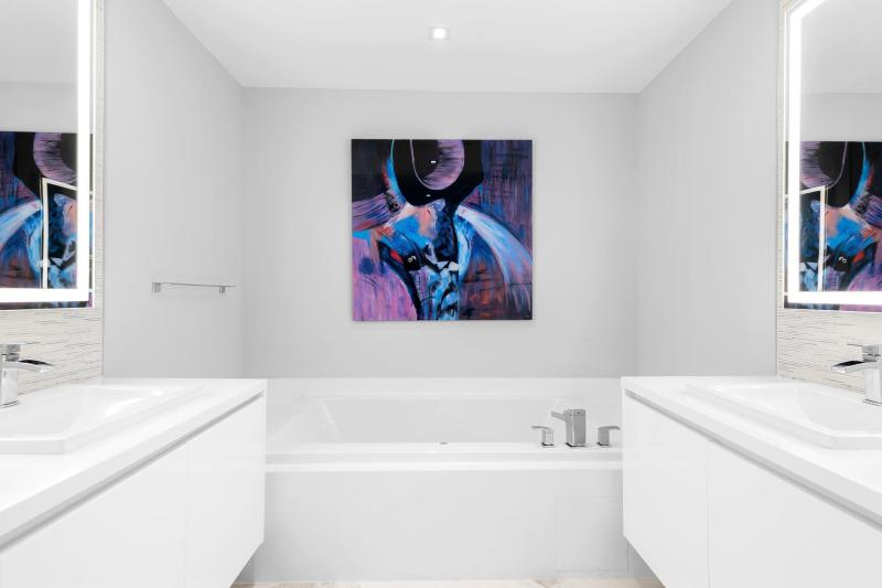  Condo & Townhome Photos