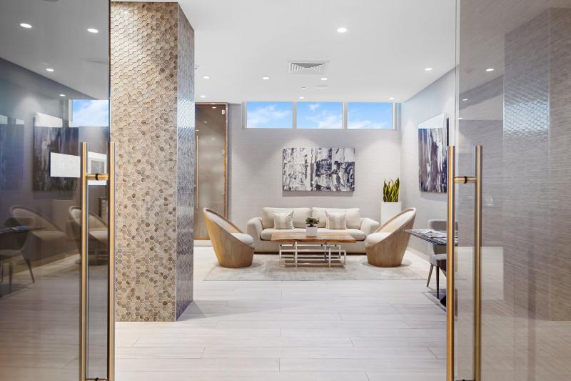  Condo & Townhome Photos