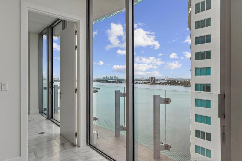  Condo & Townhome Photos