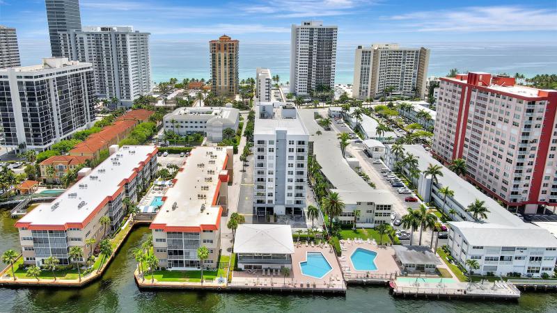  Condo & Townhome Photos