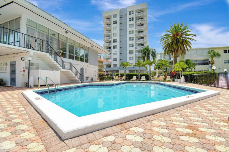  Condo & Townhome Photos