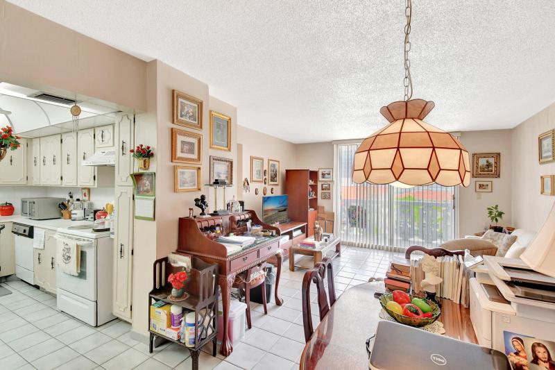  Condo & Townhome Photos