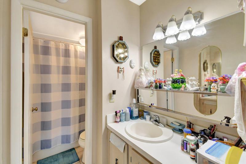  Condo & Townhome Photos