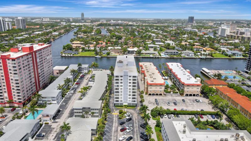  Condo & Townhome Photos