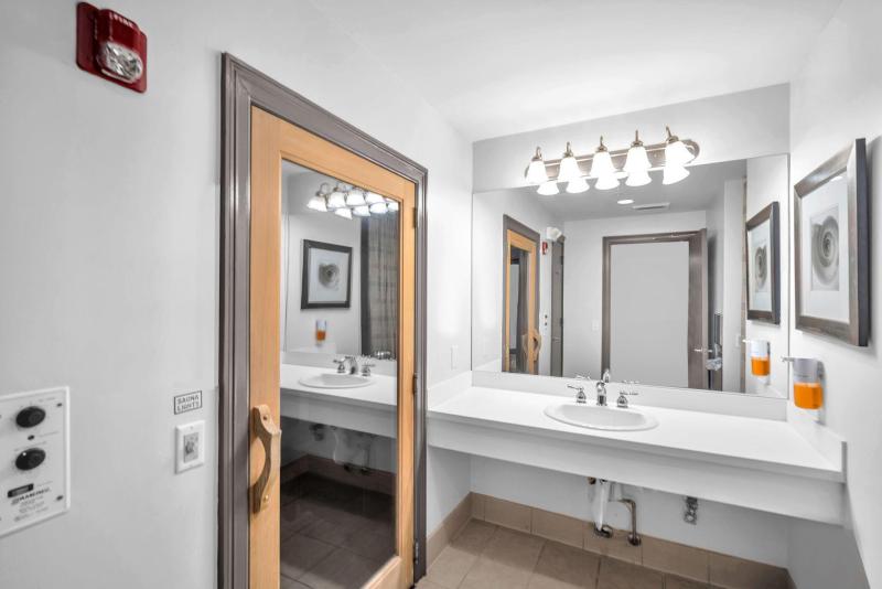  Condo & Townhome Photos