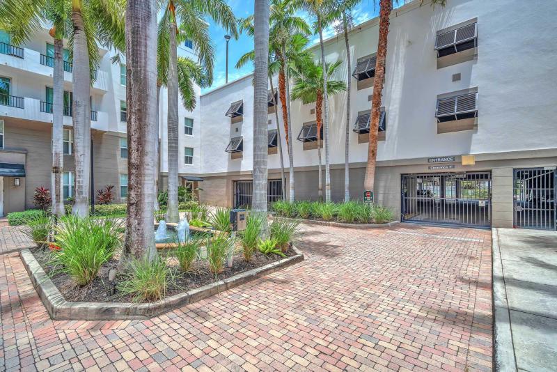  Condo & Townhome Photos