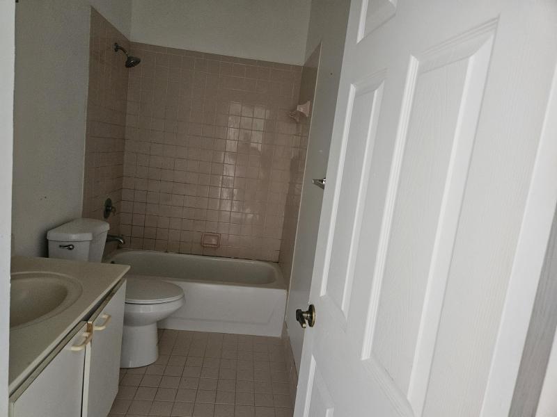  Single Family Homes Photo 9:  Miami,  FL 33179