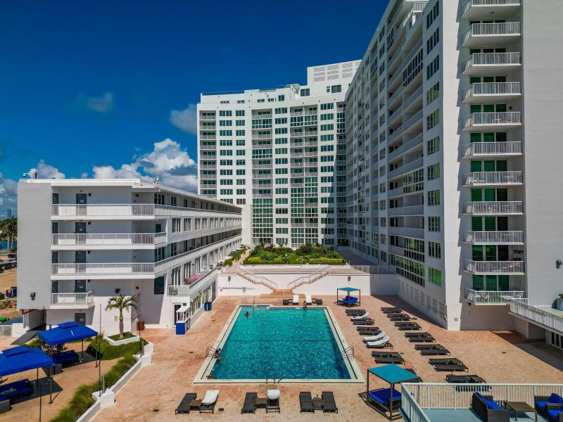  Condo & Townhome Photos