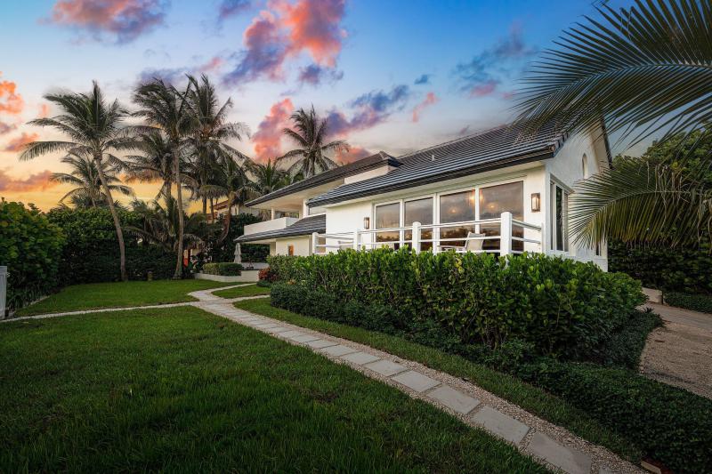  Single Family Homes Photo 5:  Ocean Ridge,  FL 33435
