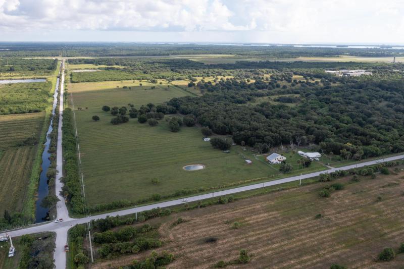  Commercial & Industrial Land Images 