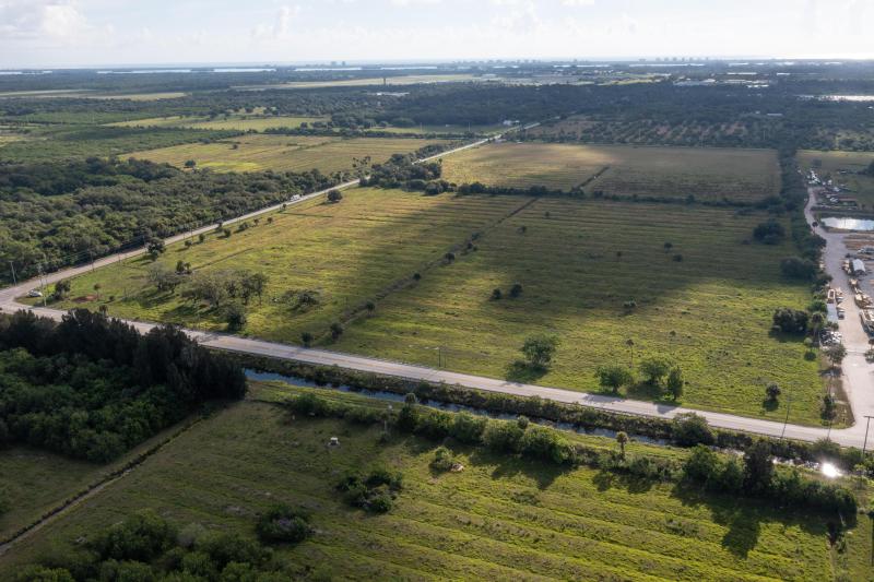  Commercial & Industrial Land Images 