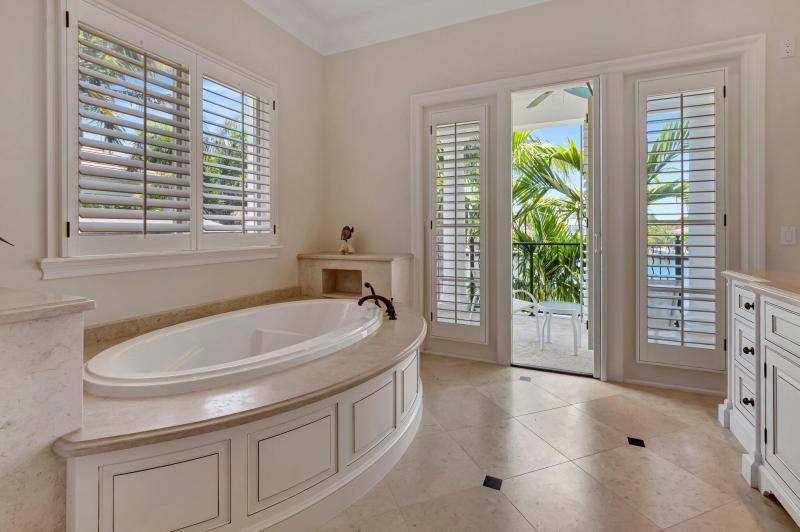  Single Family Homes Photo 31:  Highland Beach,  FL 33487