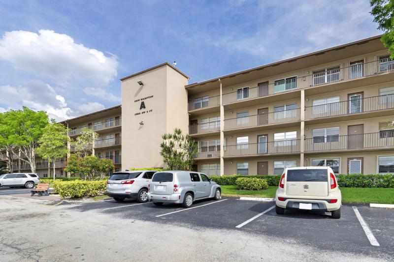  Condo & Townhome Photos