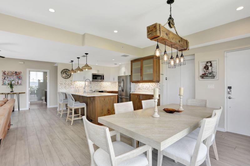  Condo & Townhome Photos