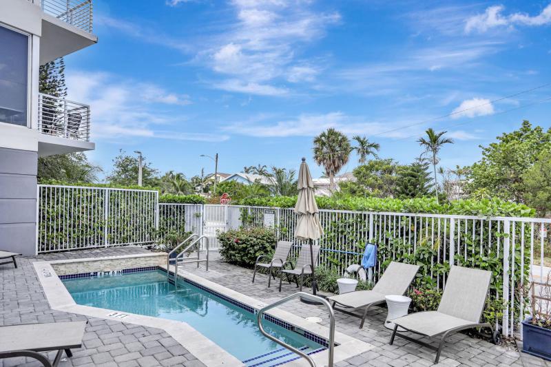  Condo & Townhome Photos